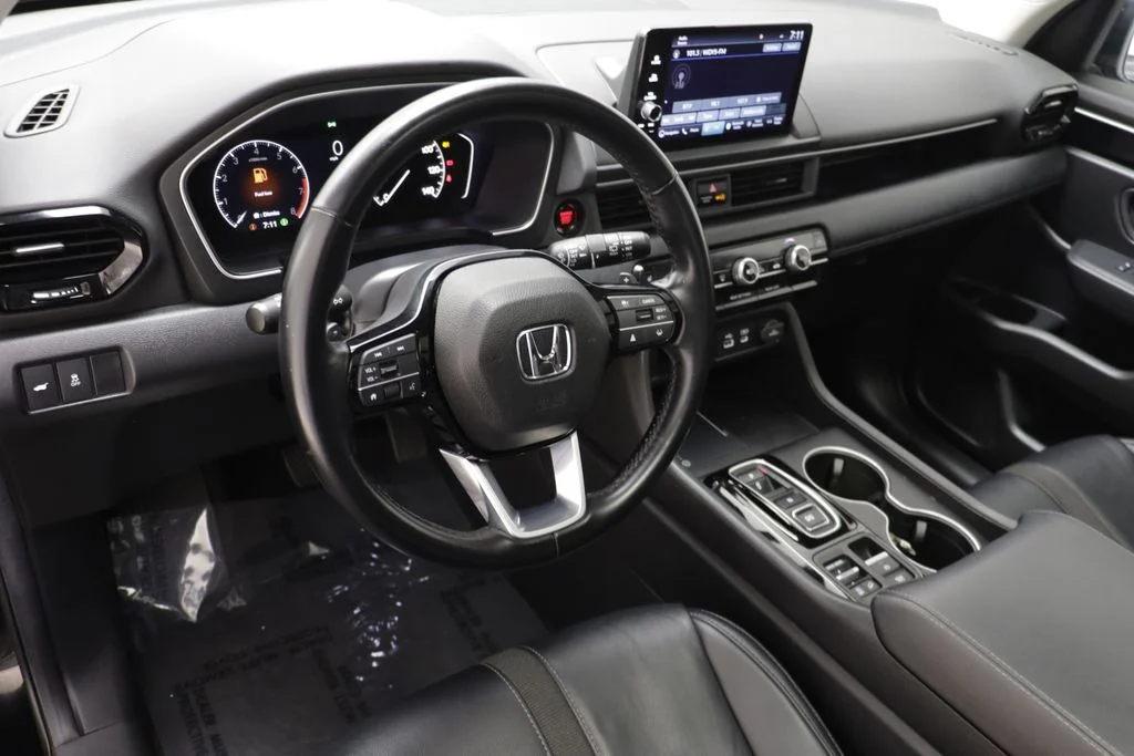 Used 2024 Crystal Black Pearl Honda Touring image 6