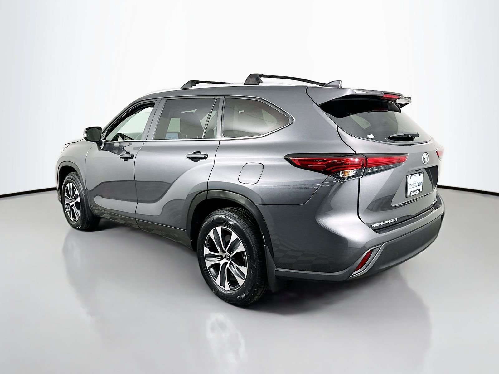 Used 2023 Magnetic Gray Metallic Toyota XLE image 5