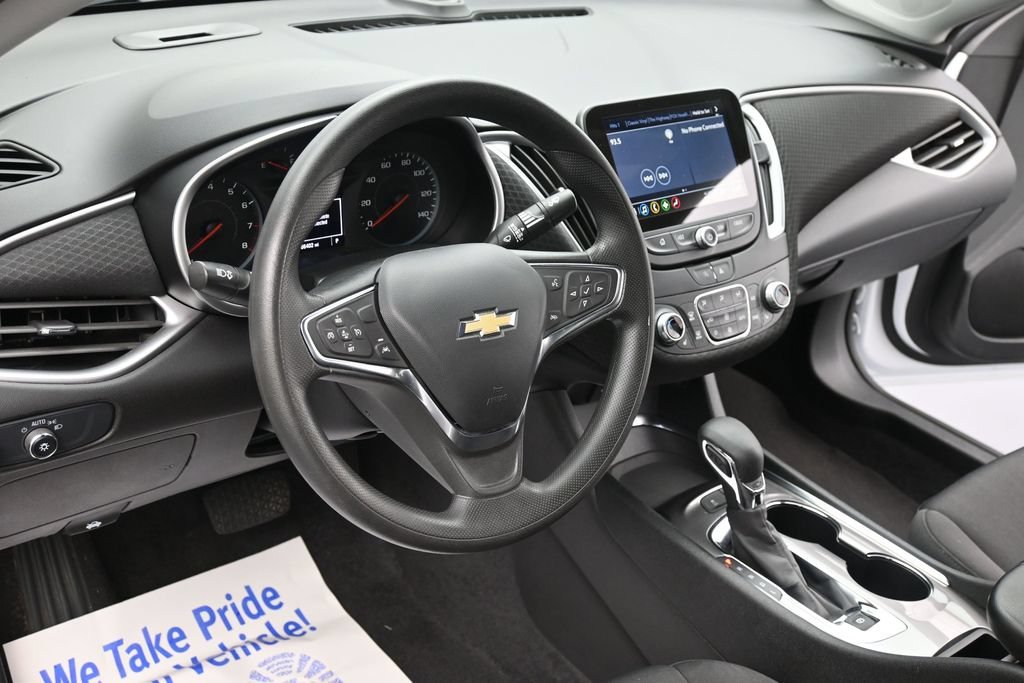 Used 2025 White Chevrolet LT image 14