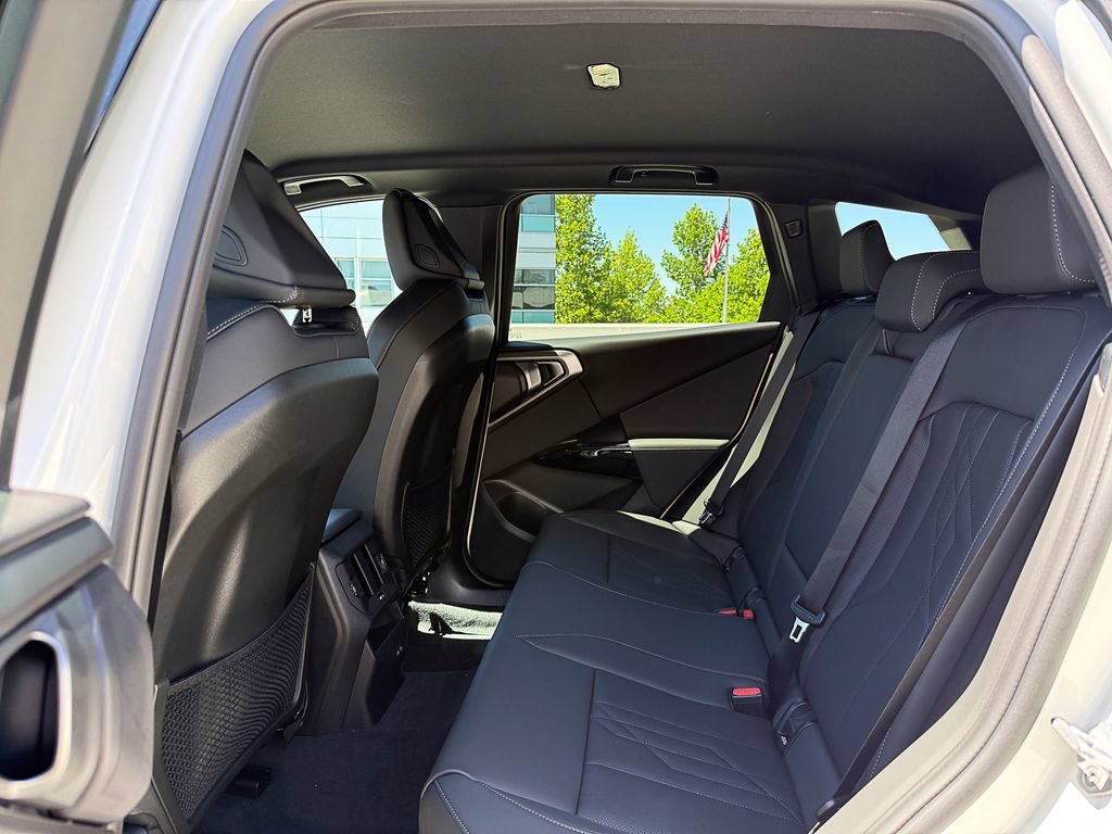 New 2026 Alpine White BMW 30 xDrive image 16