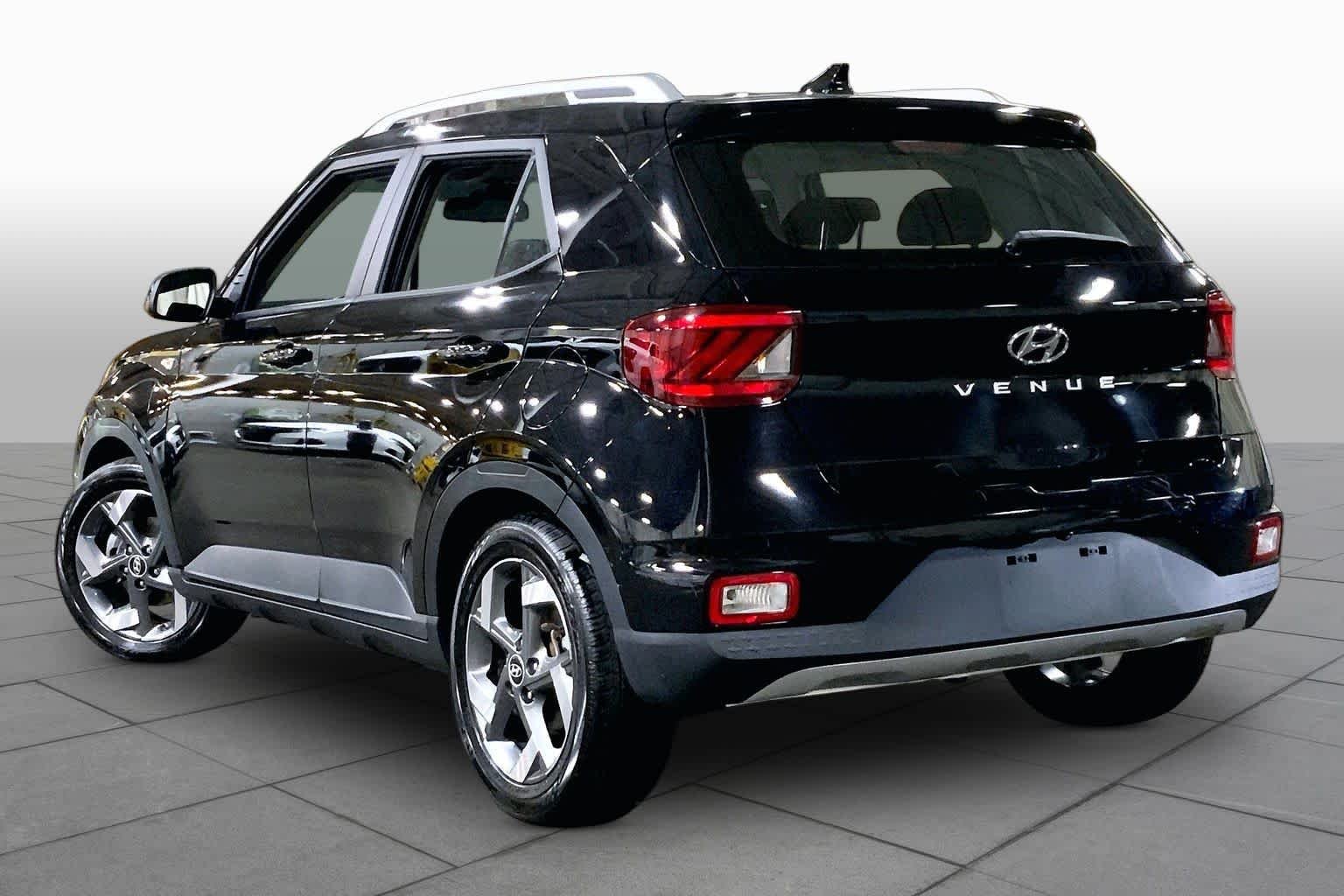Used 2022 Black Noir Pearl Hyundai SEL image 12