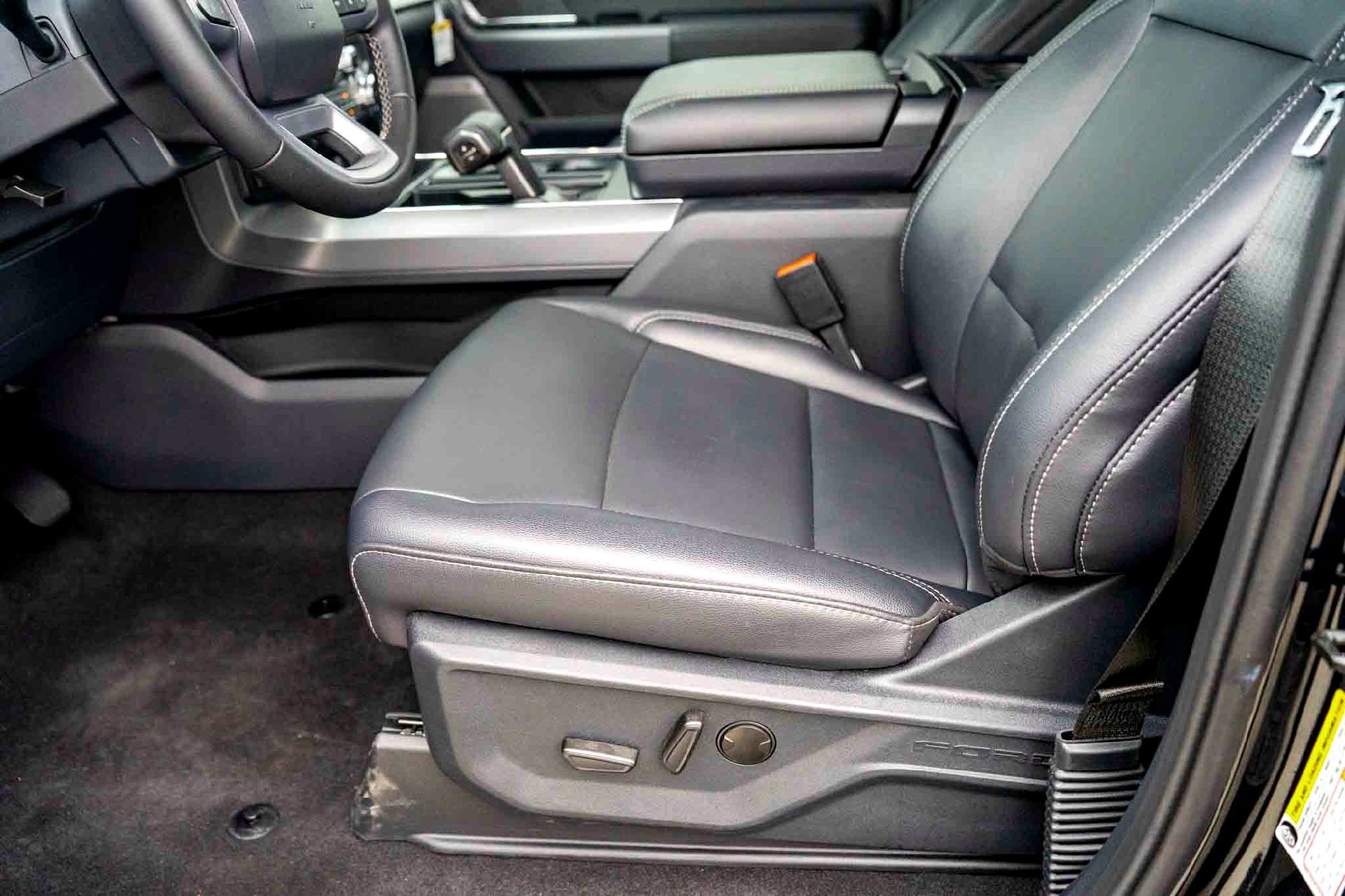 New 2025 Agate Black Metallic Ford XLT image 11