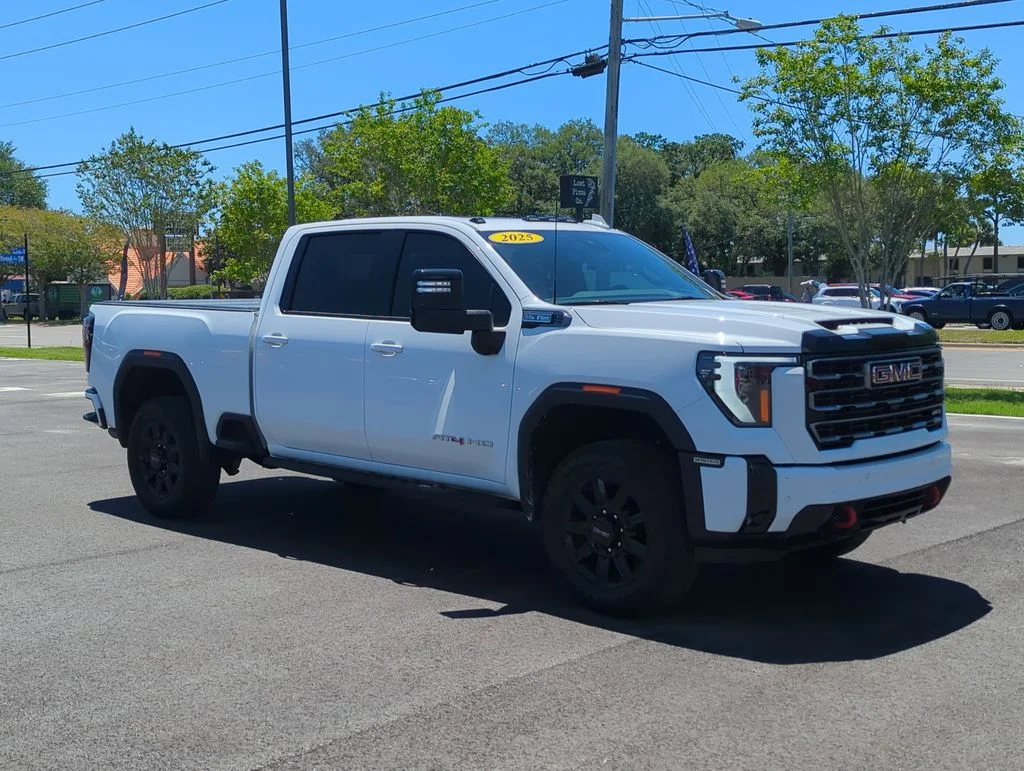 Used 2025 White GMC AT4 image 8