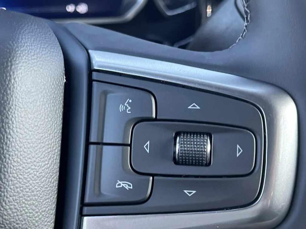 New 2026 Summit White Chevrolet LT image 20