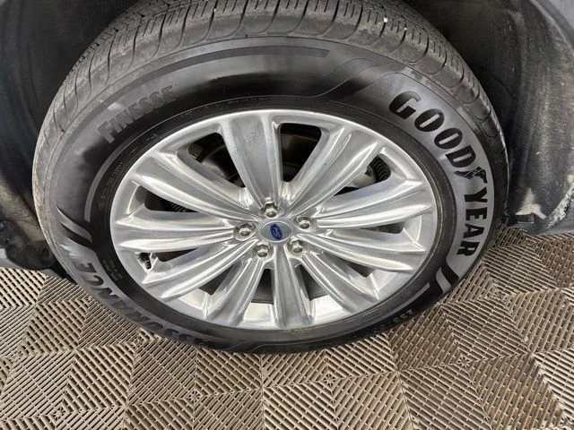 Used 2023 Gray Ford Limited image 28