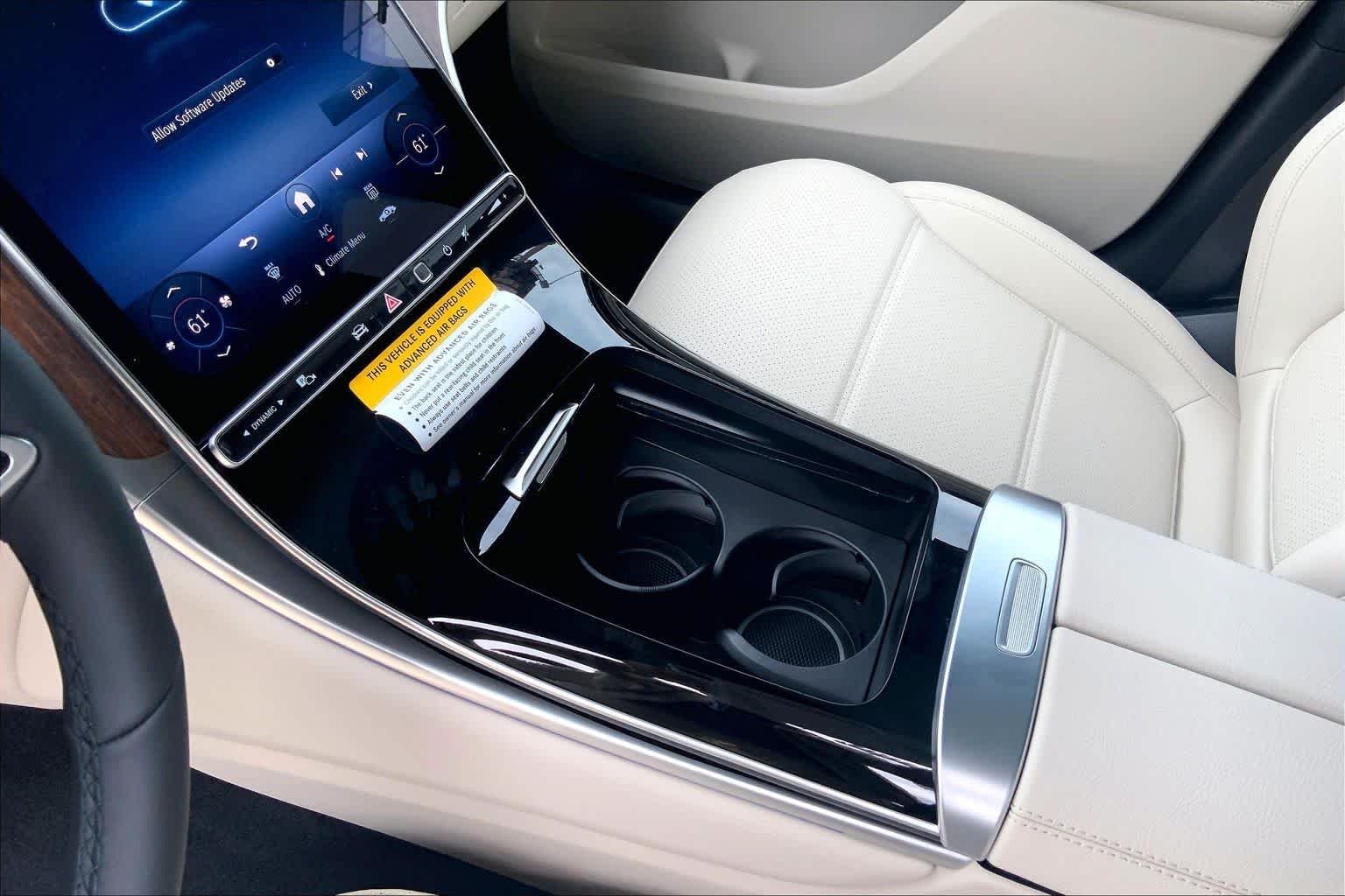 New 2027 Polar White Mercedes-Benz GLC 300 image 7