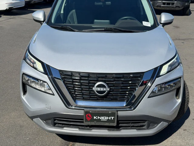 Used 2023 Silver Nissan SV image 3
