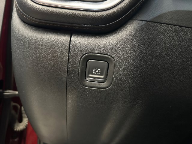 Used 2020 Red GMC AT4 image 30