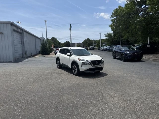 Used 2023 White Nissan SV image 3