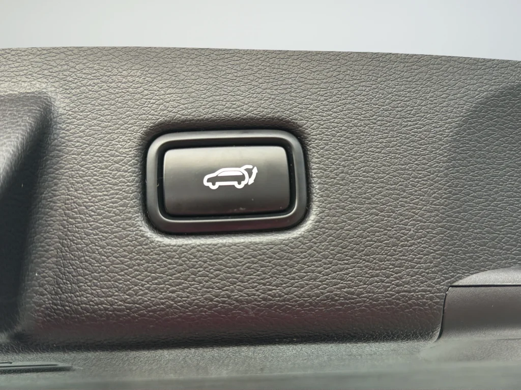 Used 2022 White Kia SX image 43