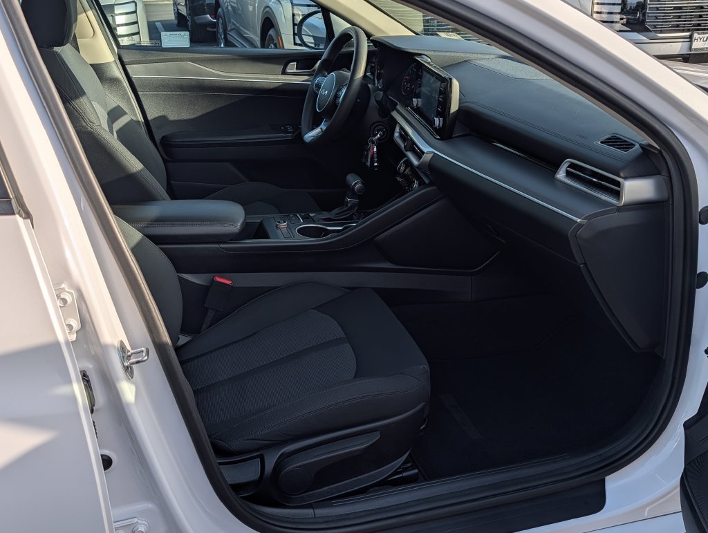 2022 Kia K5 LX - Photo 9