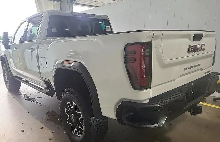 Used 2025 White GMC AT4X image 4