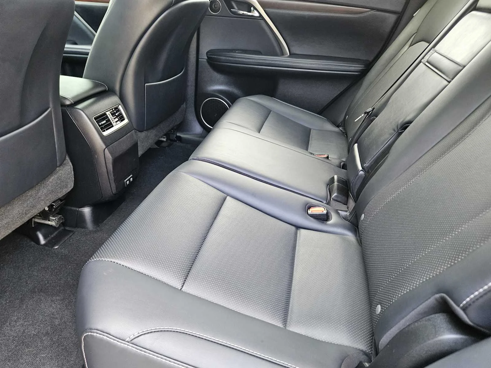 Used 2020 Atomic Silver Lexus  image 22