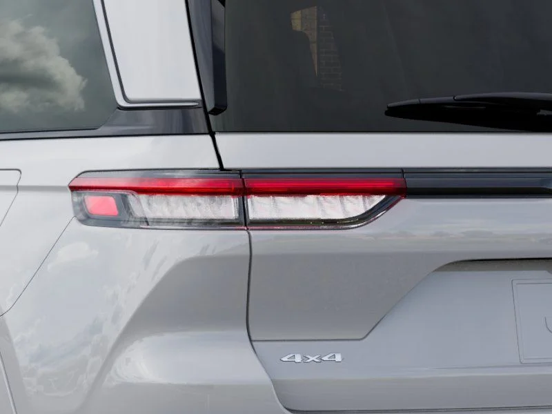 New 2026 Bright White Clear-Coat Exterior Paint Jeep Limited Reserve image 9
