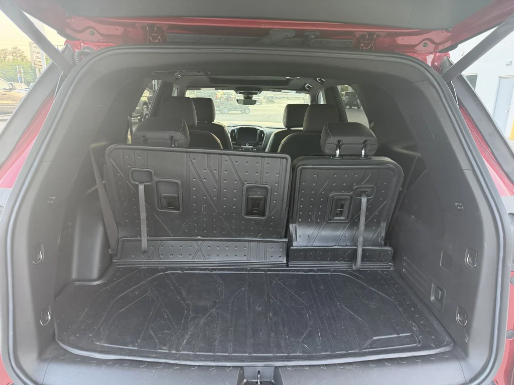 Used 2023 RADIANT RED TINTCOAT Chevrolet LT Leather image 6