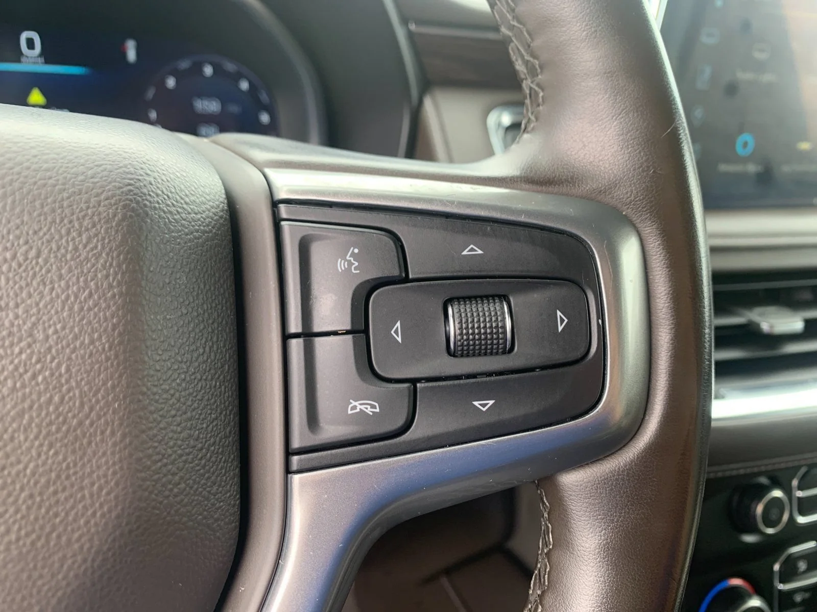 Used 2023 Summit White Chevrolet Z71 image 27