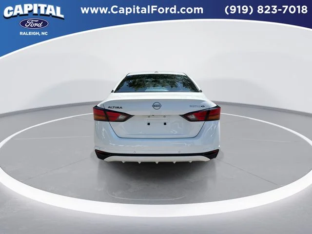 Used 2025 White Nissan 2.5 SV image 7