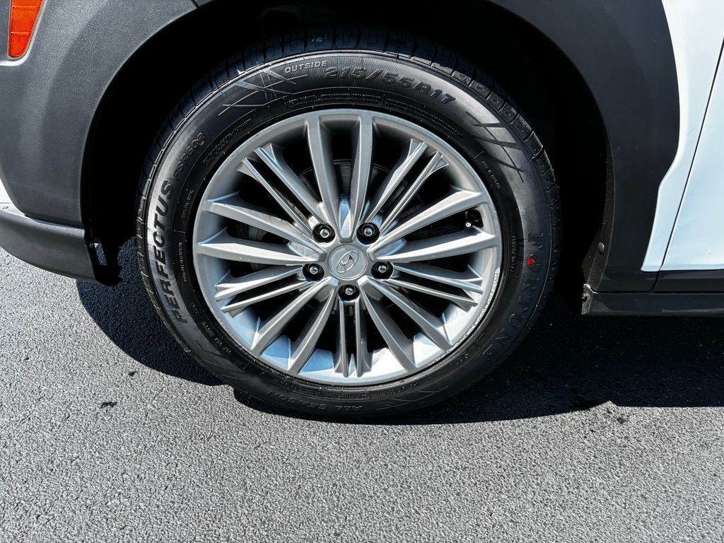 Used 2021 White Hyundai SEL image 7