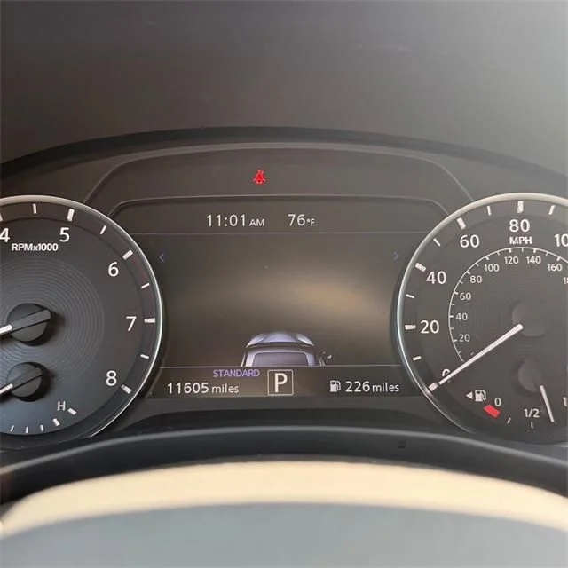 Used 2025 White INFINITI LUXE image 21