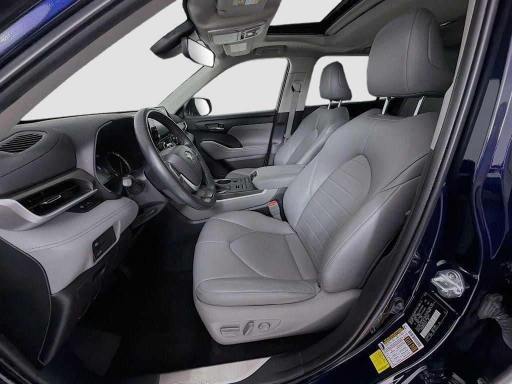 Used 2022 Blueprint Toyota XLE AWD image 21