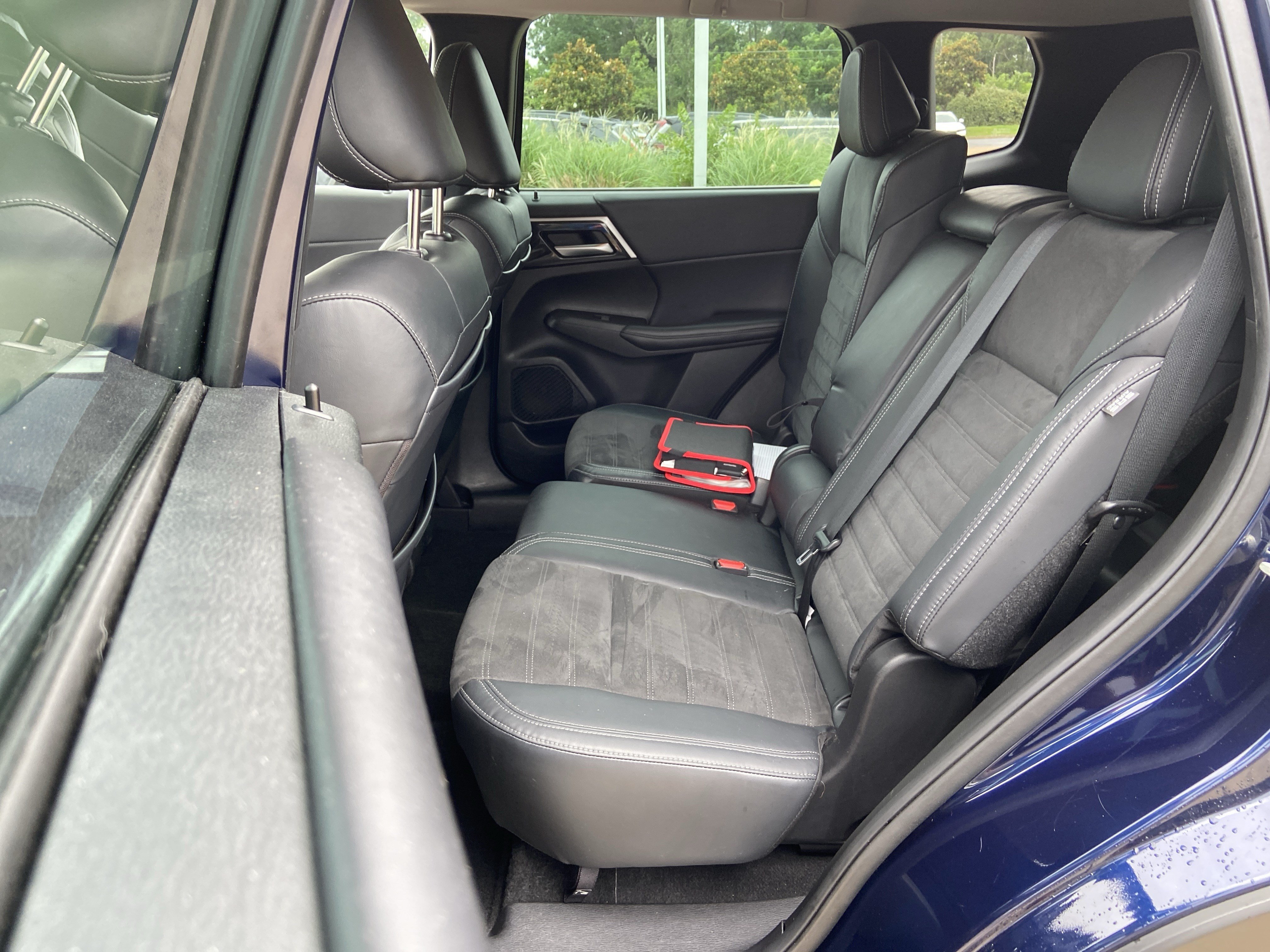 Used 2023 Cosmic Blue Metallic Mitsubishi SE image 10