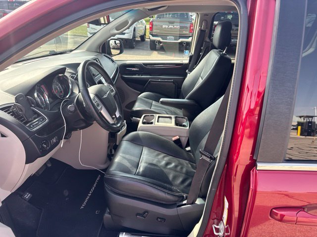 Used 2014 Red Chrysler Touring image 11