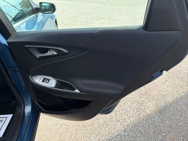 Used 2024 Lakeshore Blue Metallic Chevrolet LT image 17