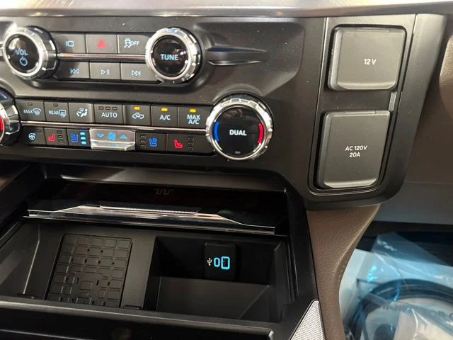 New 2026 Agate Black Metallic Ford King Ranch image 17