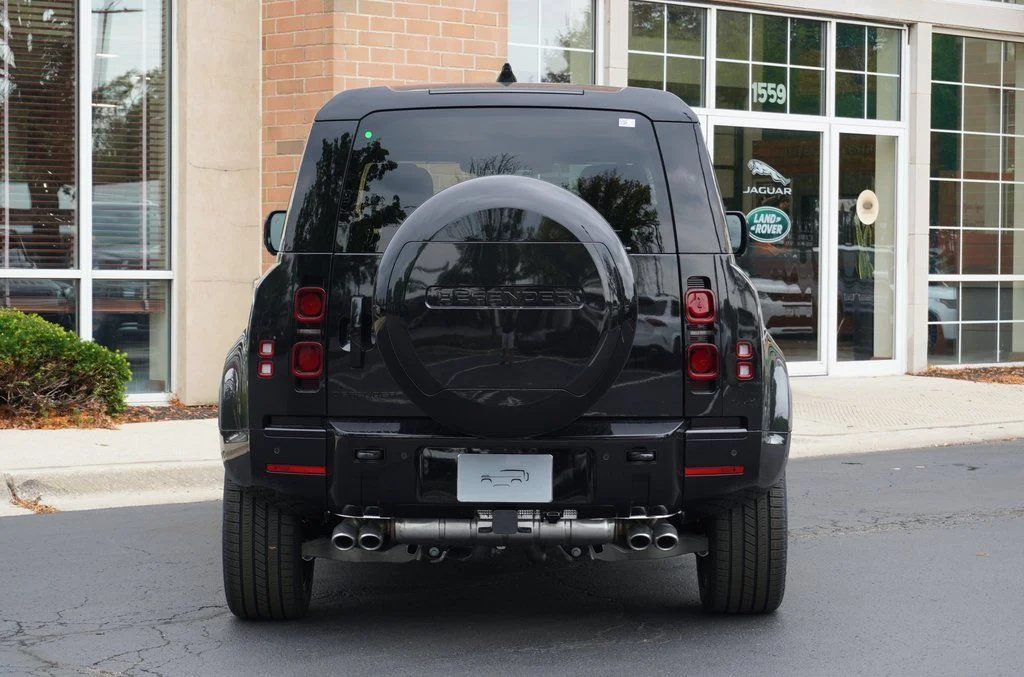 Certified Used 2025 Black Land Rover X-Dynamic SE image 5