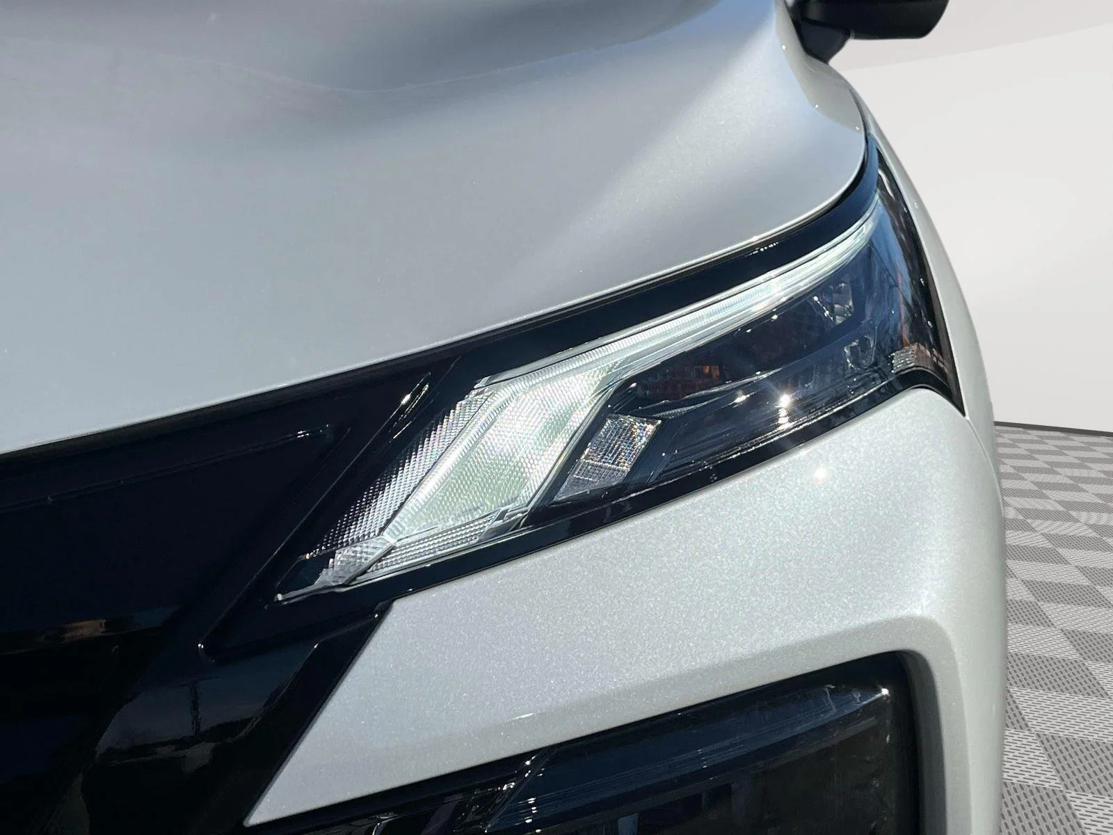 New 2026 Everest White Pearl TriCoat Nissan Rock Creek® image 10