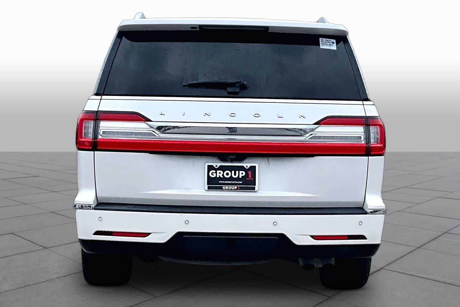 Used 2018 White Platinum Metallic Tri-Coat Lincoln Reserve image 5
