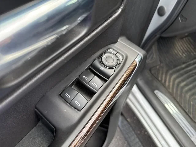 Used 2022 Quicksilver Metallic GMC Elevation image 13
