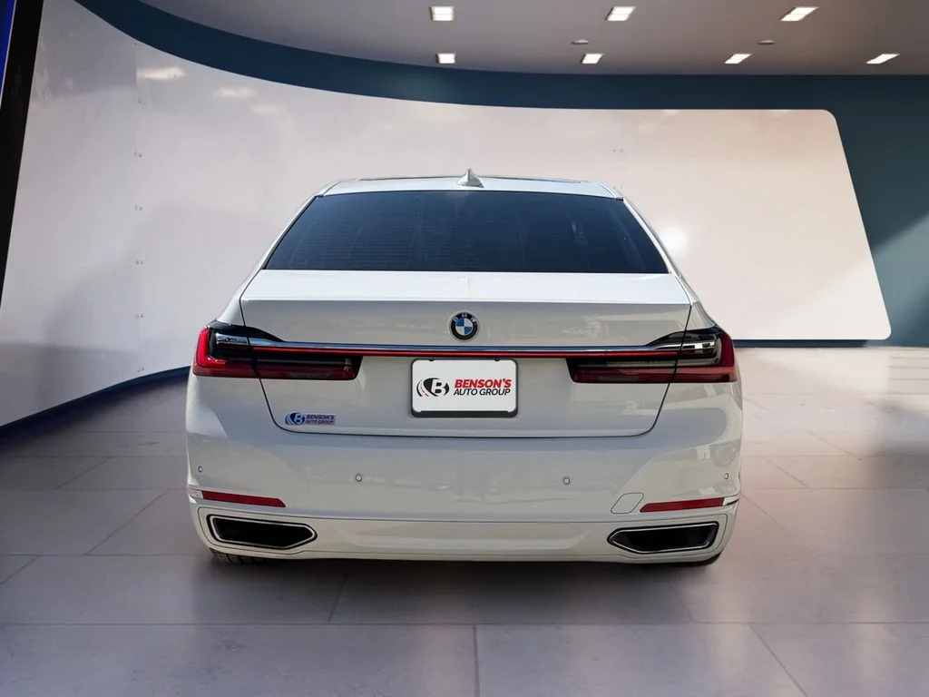 Used 2022 White BMW 740i image 4