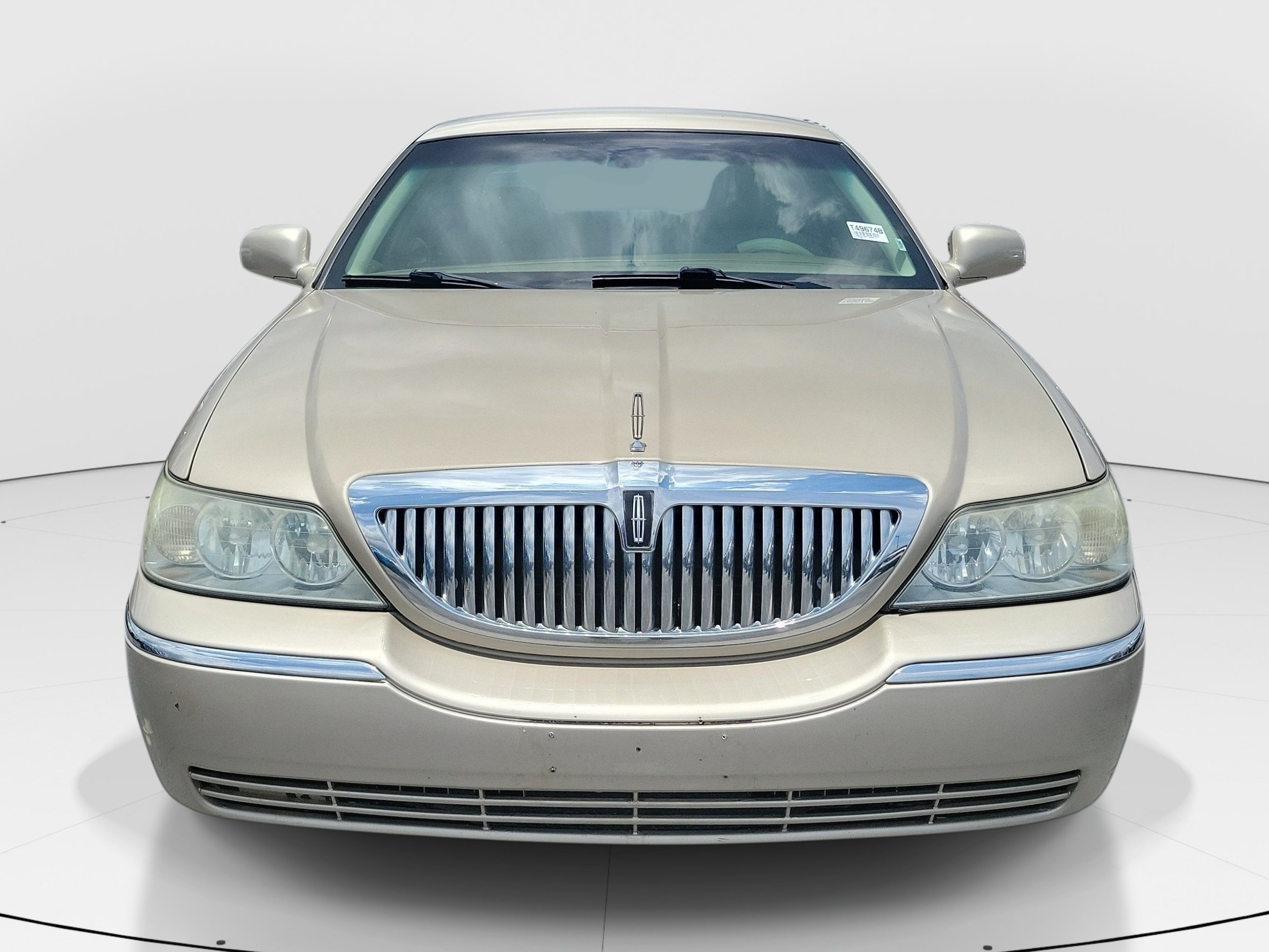 Used 2005 Lincoln Town Car Signature with VIN 1LNHM81W45Y658515 for sale in Miami, FL