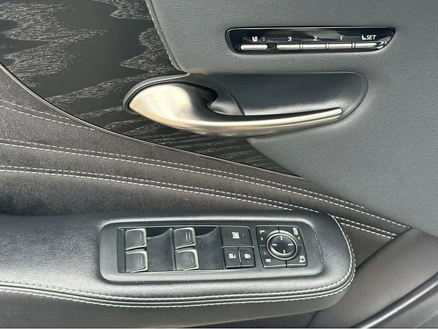 2022 Lexus LS Base - Photo 11