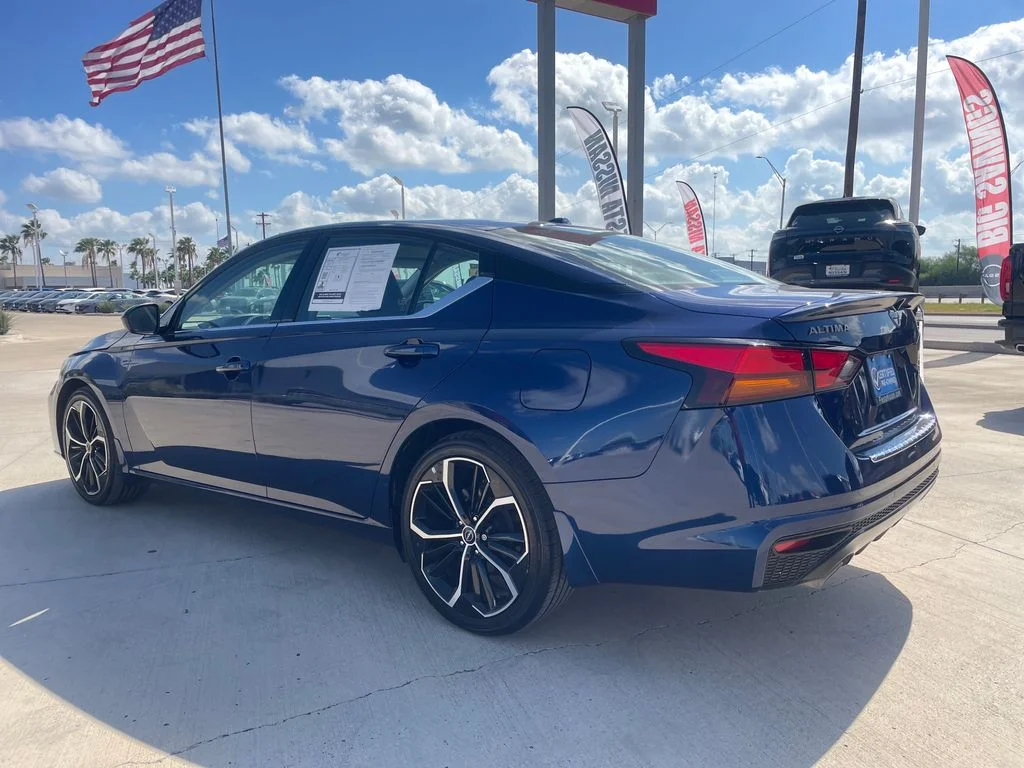 Used 2023 Blue Nissan 2.5 SR image 3