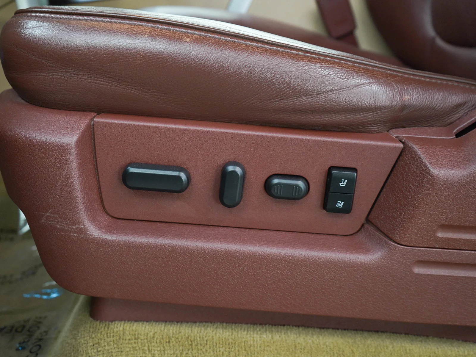 Used 2014  Ford XL image 25
