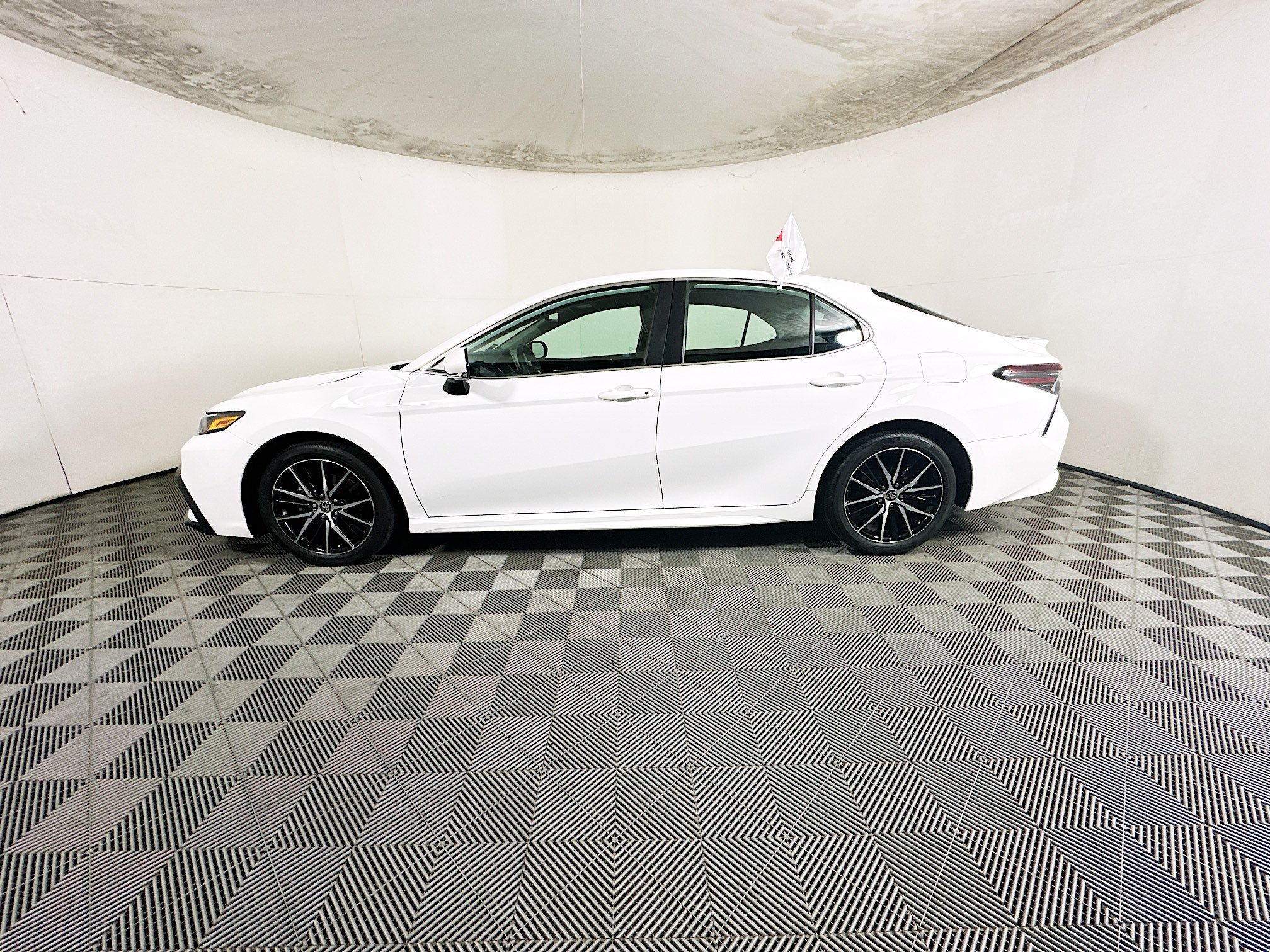 Used 2024 Ice Toyota SE image 6