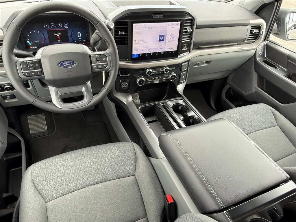 New 2026 Oxford White Ford XLT image 7