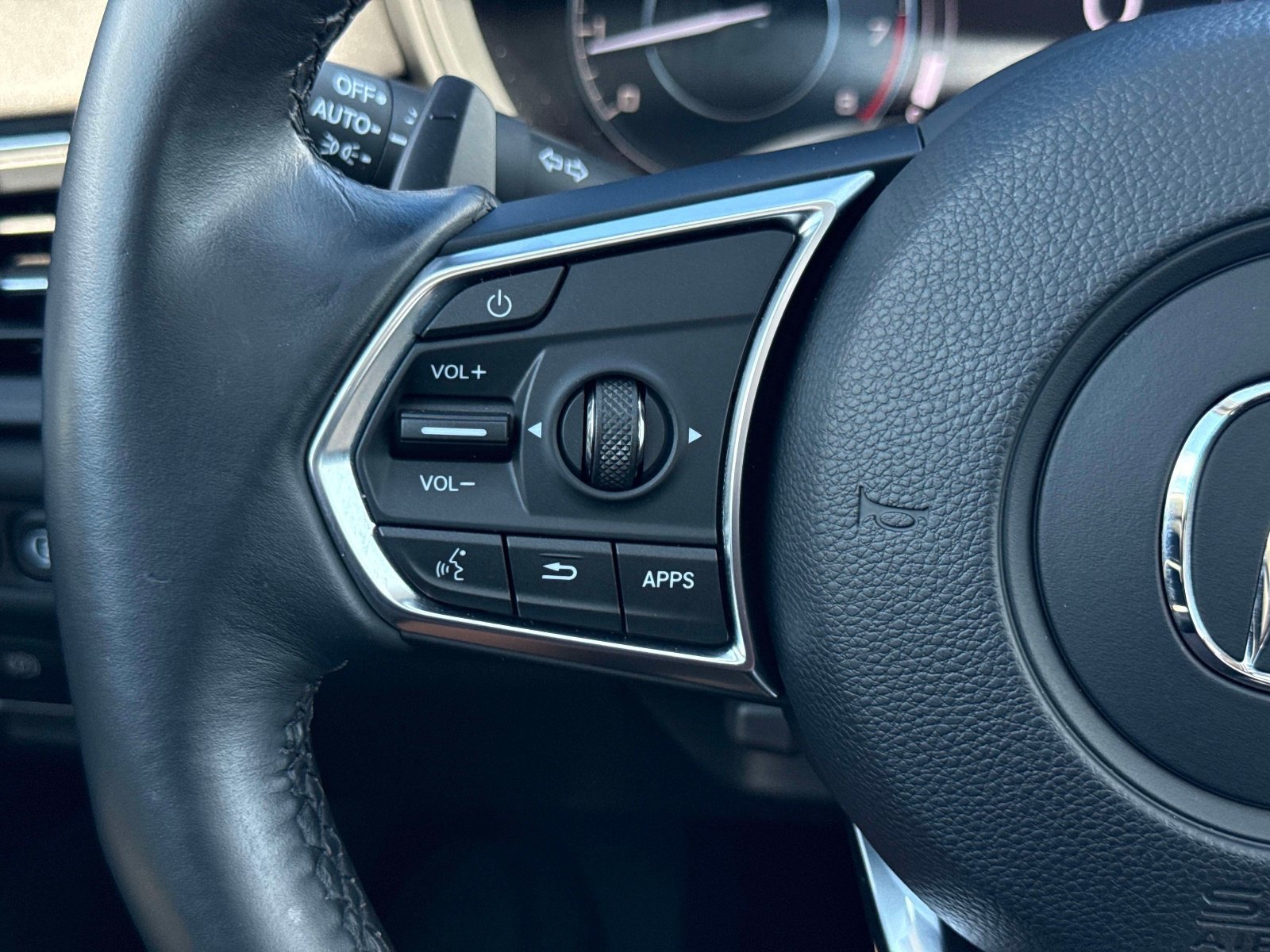 Used 2023 Platinum White Acura w/Technology Package image 28