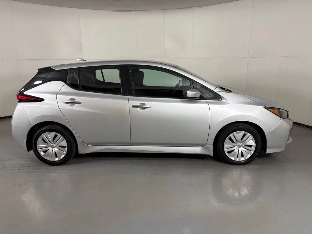 Used 2025 Silver Nissan S image 10