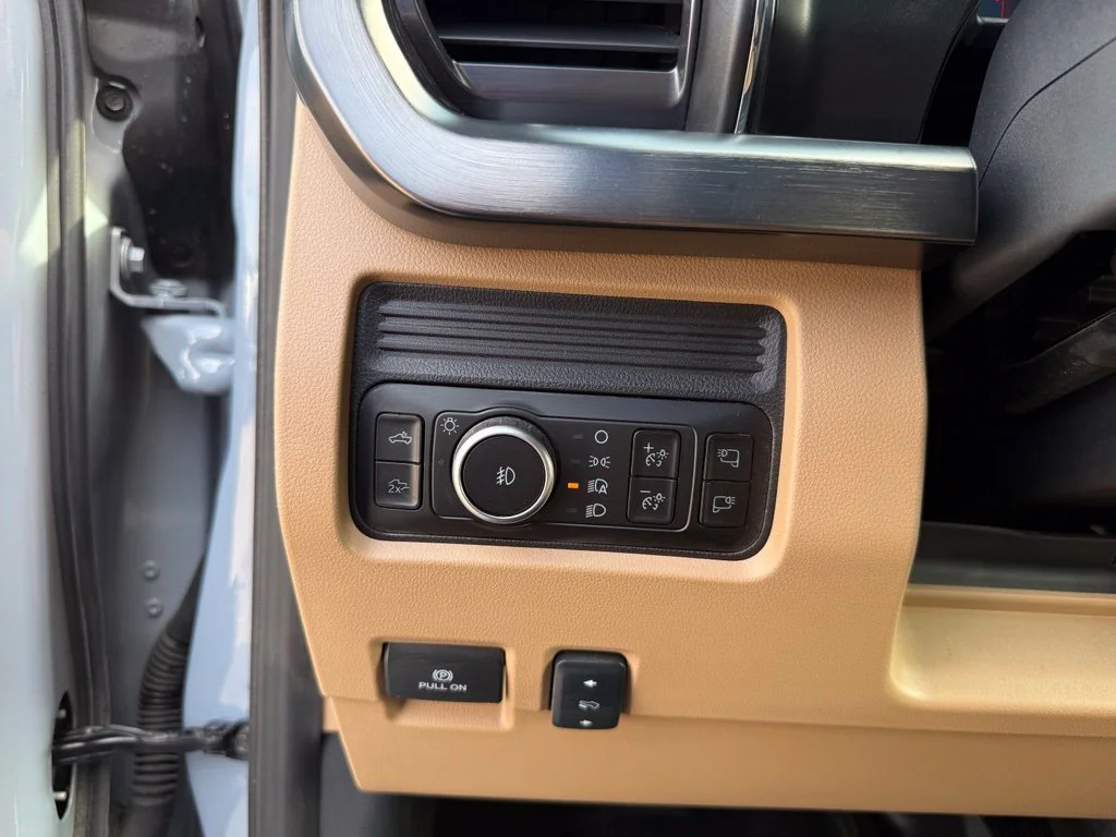 Used 2025 Gray Ford Lariat image 7