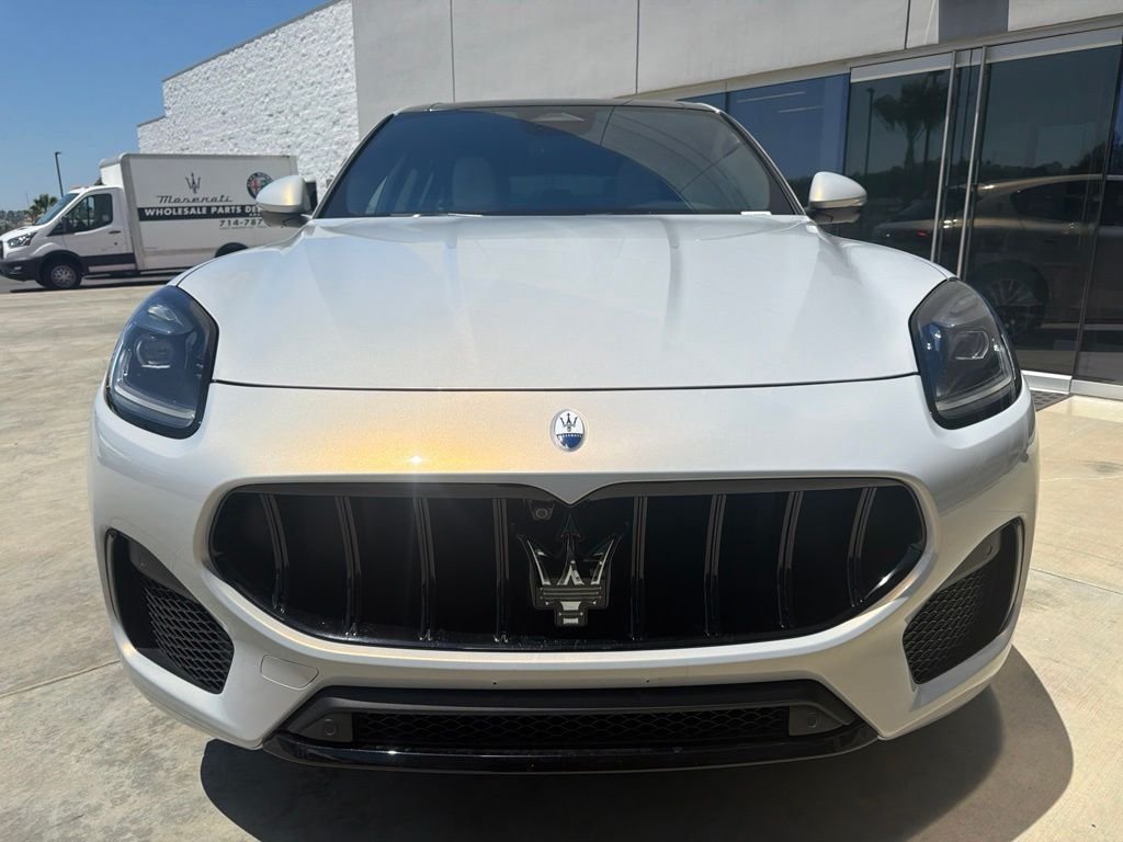 Certified Used 2023 Grigio Cangiante Tri-Coat Maserati Modena image 3