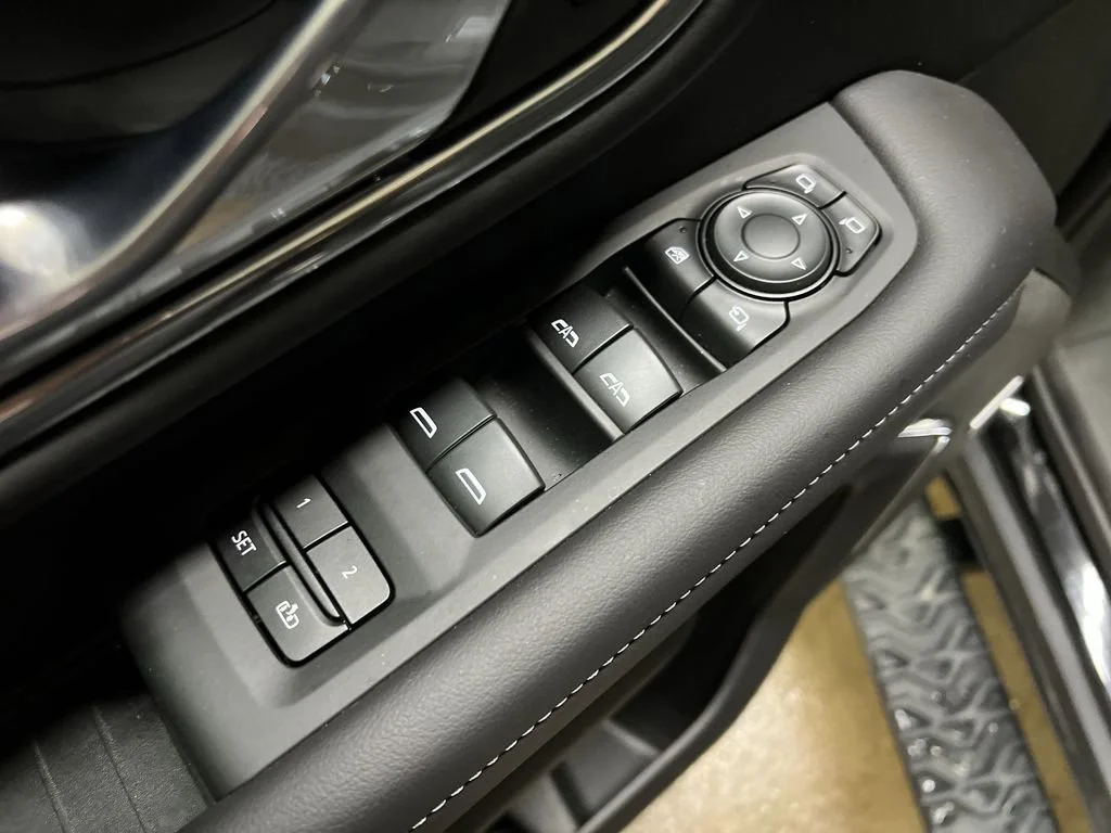 2023 Chevrolet Suburban Z71 - Photo 15