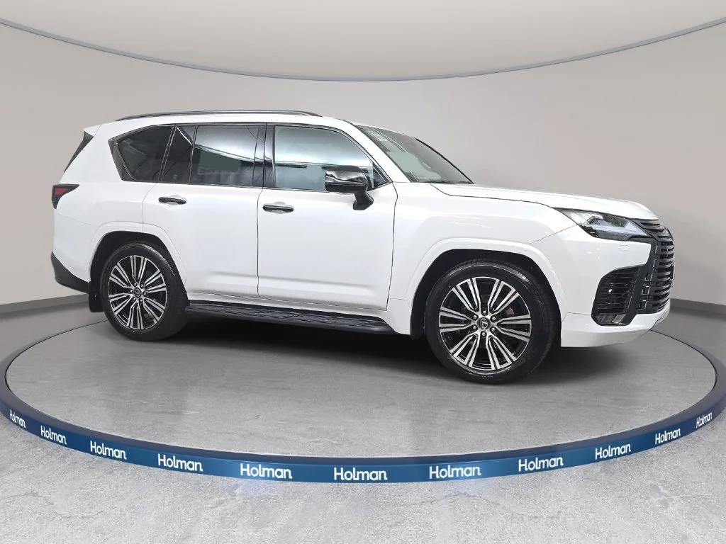 New 2026 Eminent White Pearl Lexus LUXURY image 3