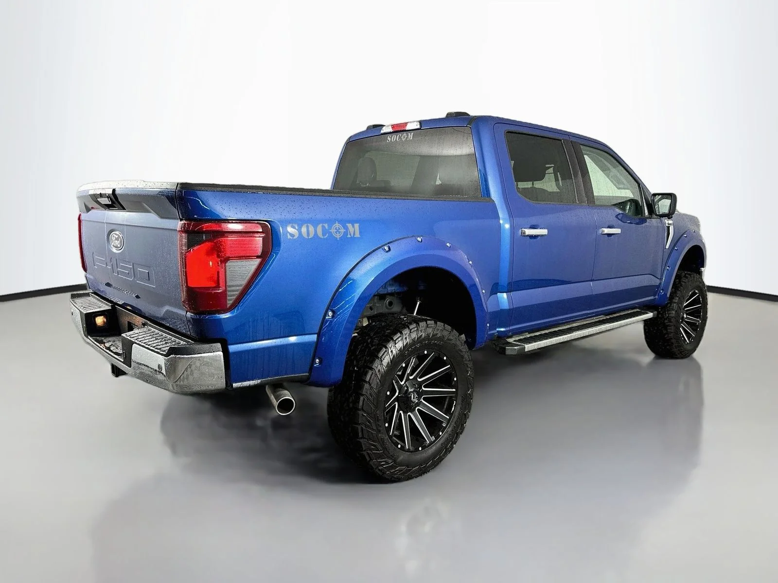 Used 2024 Atlas Blue Metallic Ford XLT image 8
