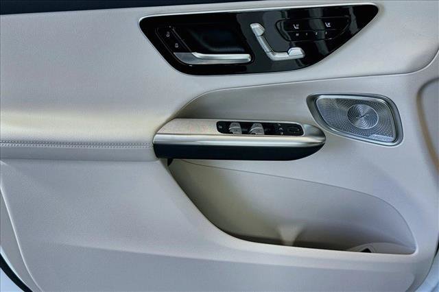 New 2026 Polar White Mercedes-Benz GLC 300 image 46