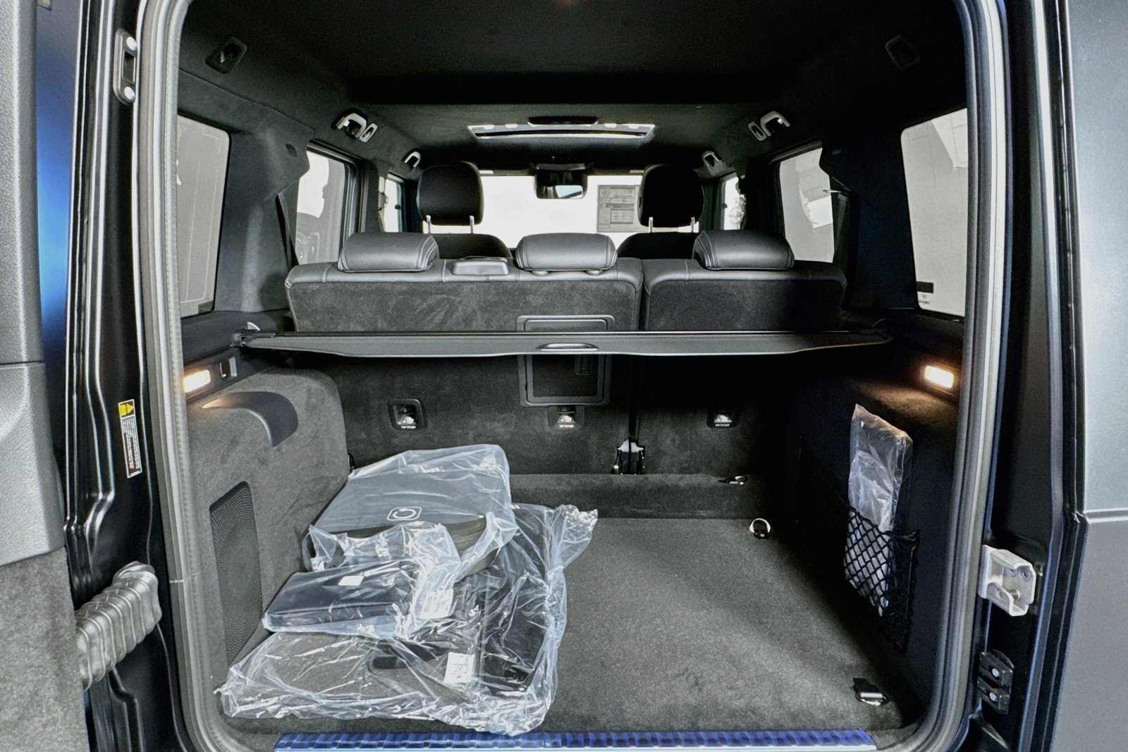New 2027 MANUFAKTUR Night Black Magno Mercedes-Benz G 580e image 24