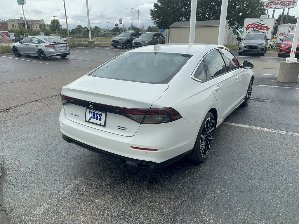 New 2026 Platinum White Pearl Honda Touring image 5