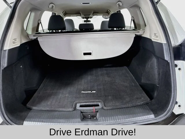 Used 2021 White Nissan S image 33